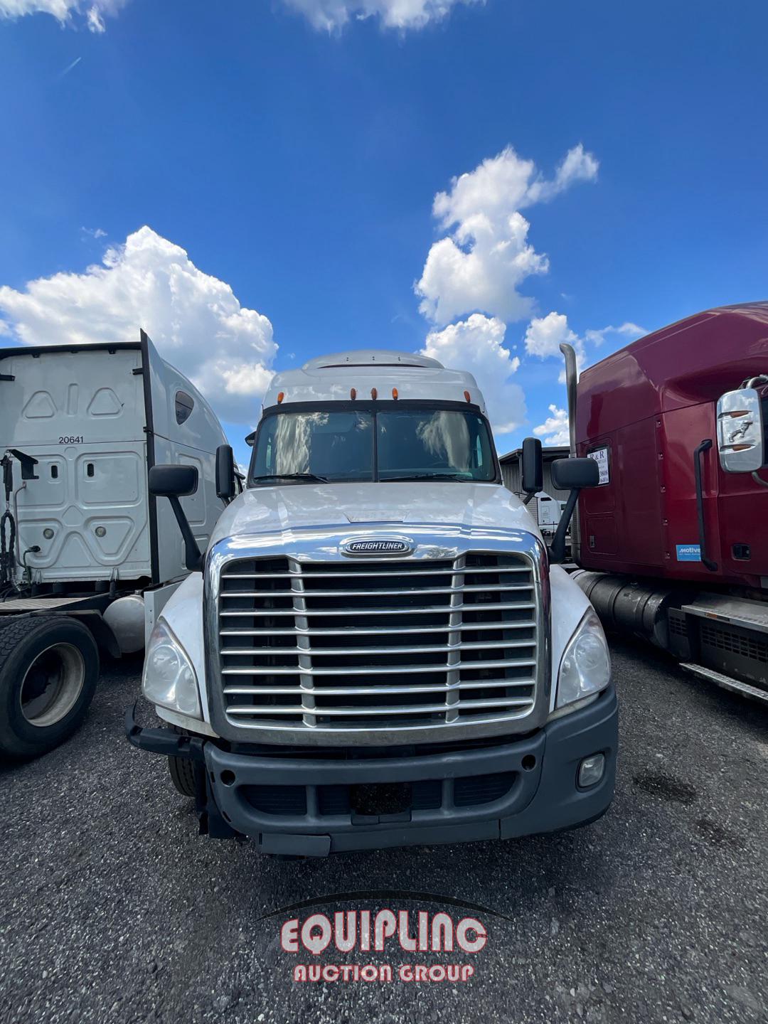 2015 FREIGHTLINER CASCADIA SLEEPER