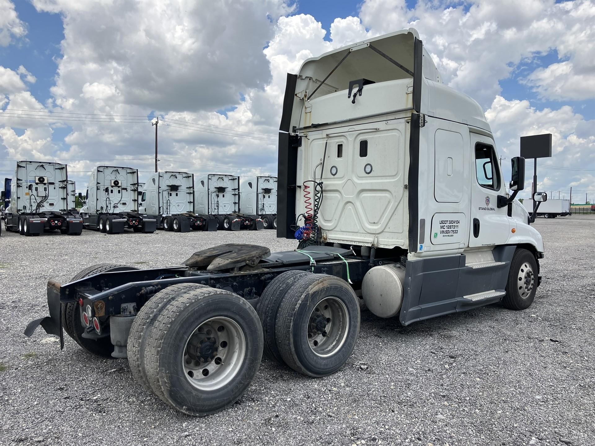 2016 FREIGHTLINER CASCADIA 125 SLEEPER TRUCK