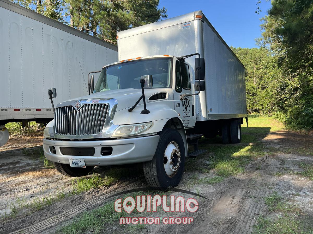 2002 International 4300 BOX TRUCK