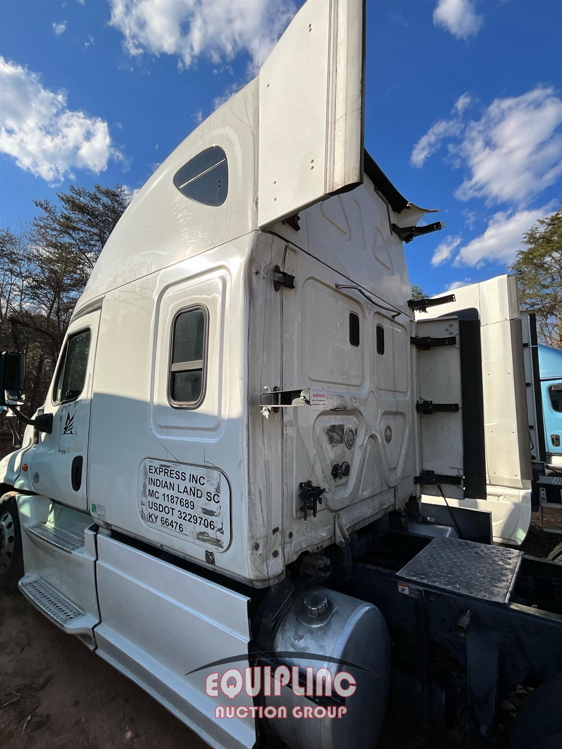 2017 FREIGHTLINER CASCADIA TANDEM AXLE SLEEPER