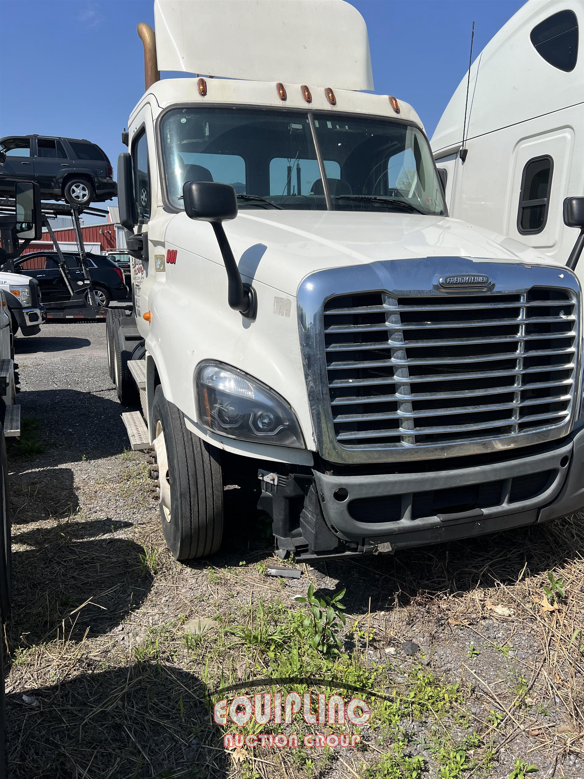 2015 FREIGHTLINER CASCADIA TANDEM AXLE DAY CAB