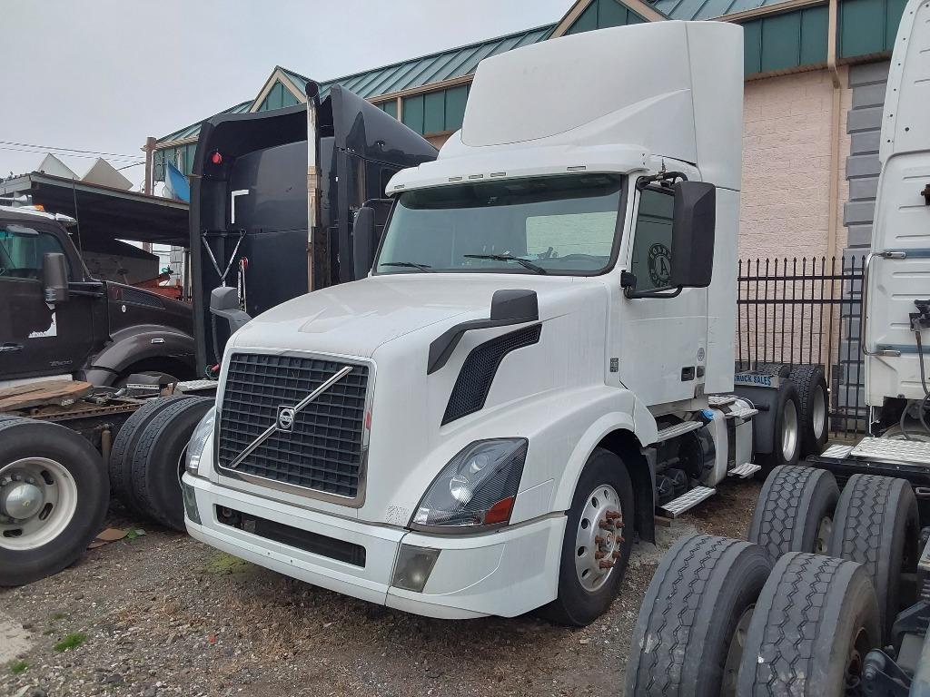 2016 VOLVO VNL DAY CAB