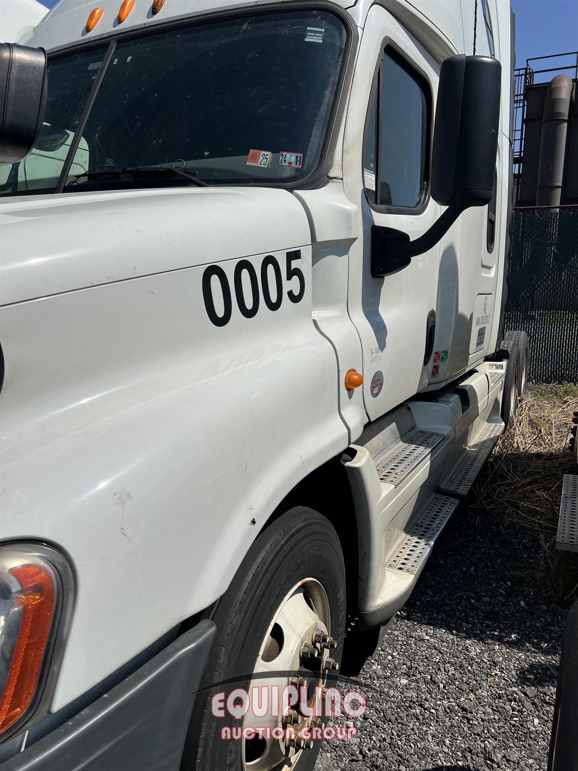 2013 FREIGHTLINER CASCADIA TANDEM AXLE SLEEPER