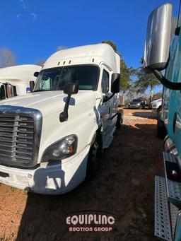 2017 FREIGHTLINER CASCADIA TANDEM AXLE SLEEPER