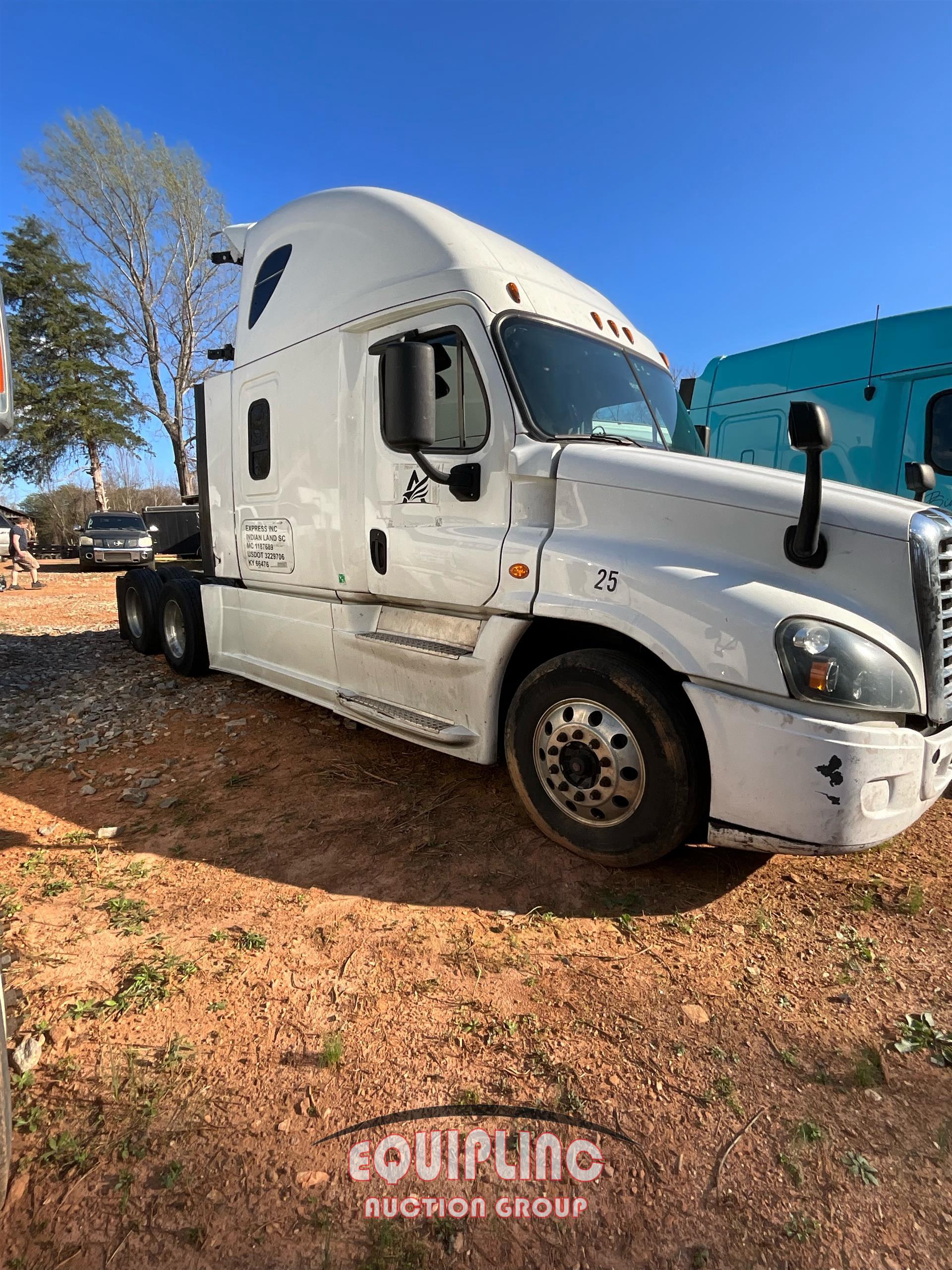 2017 FREIGHTLINER CASCADIA TANDEM AXLE SLEEPER