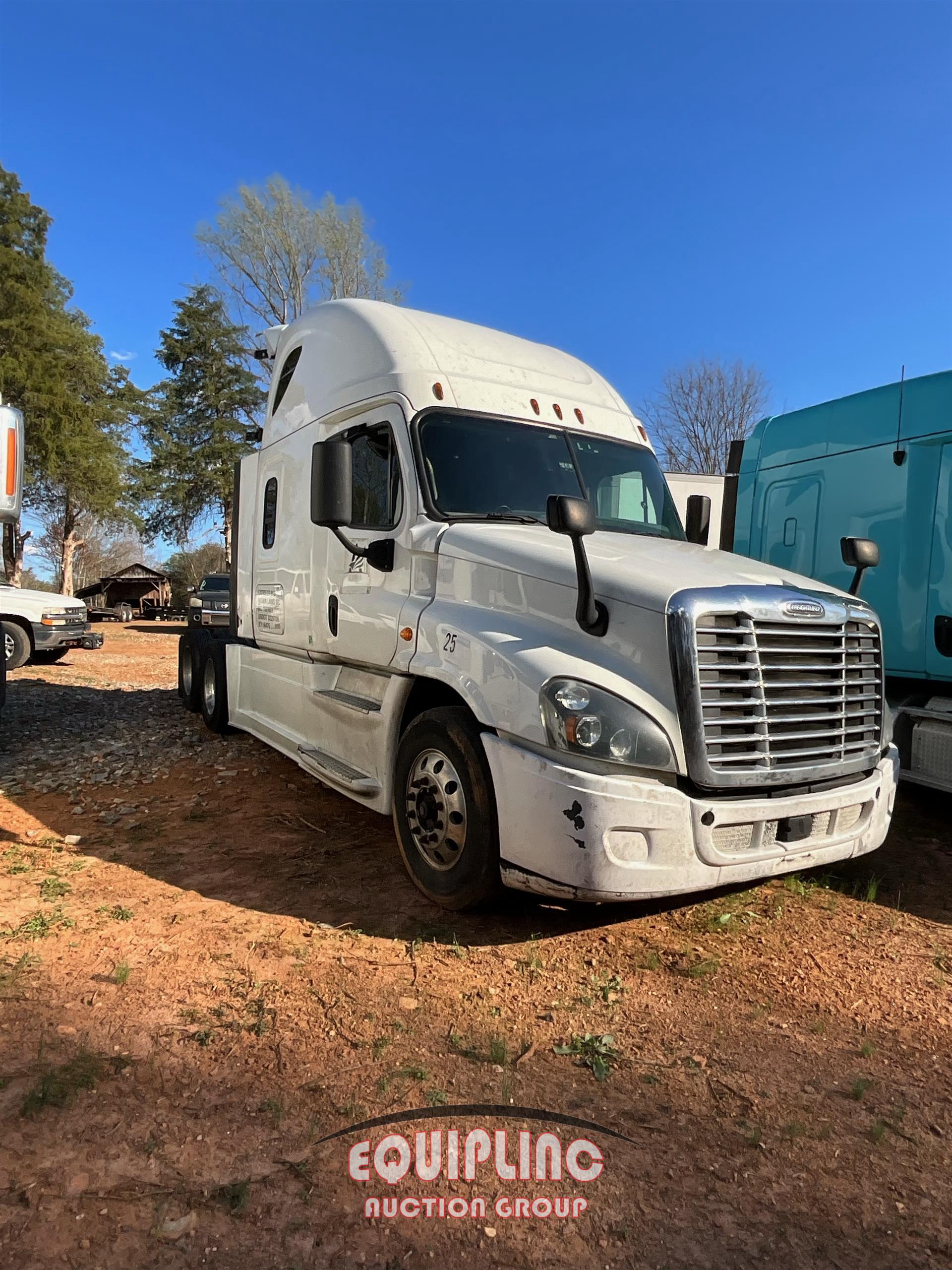 2017 FREIGHTLINER CASCADIA TANDEM AXLE SLEEPER