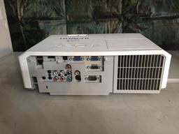 Hitachi CP-X3011N VGA Composite Component S-Video Video Projector