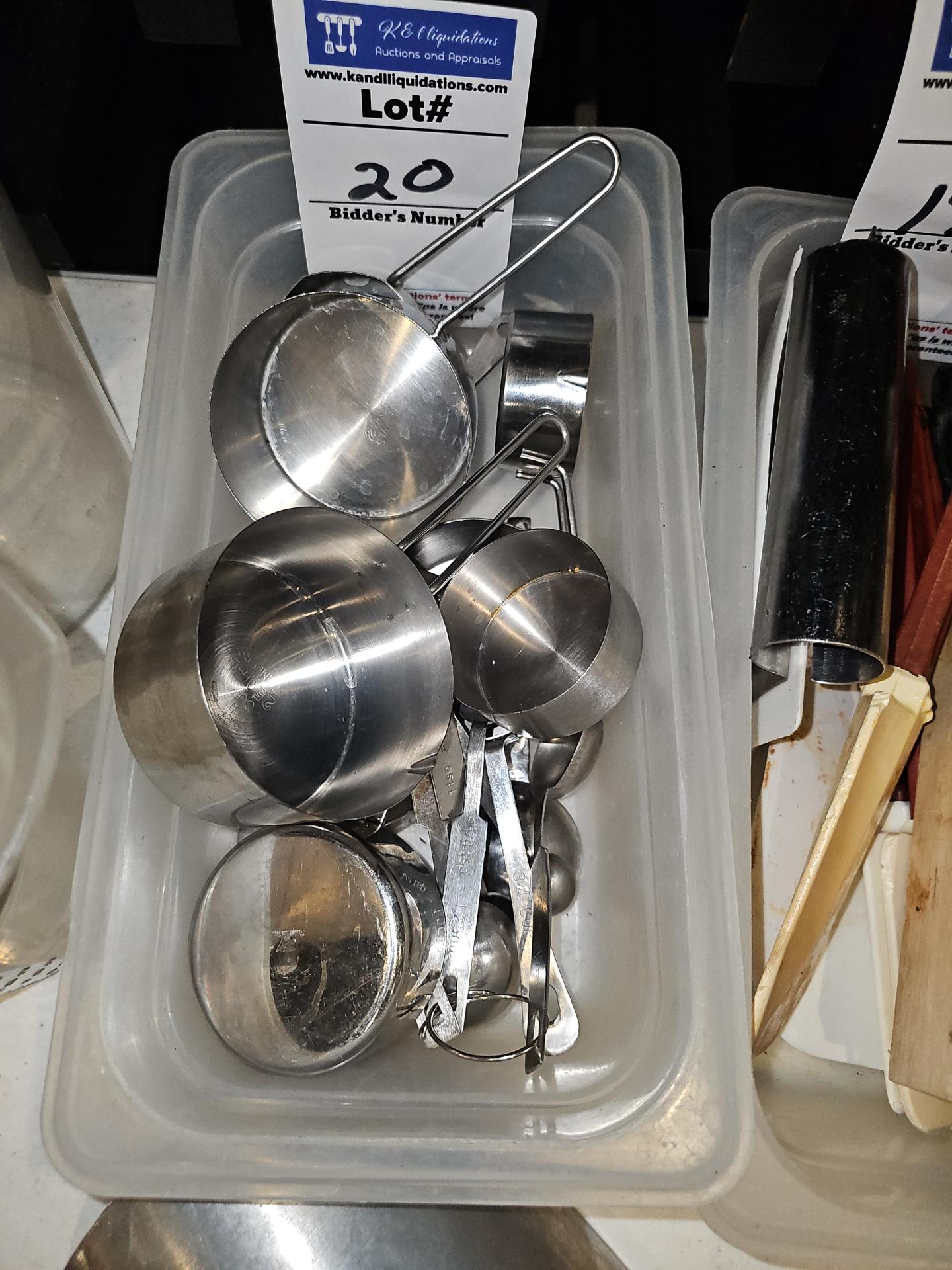 Assorted kitchen ware