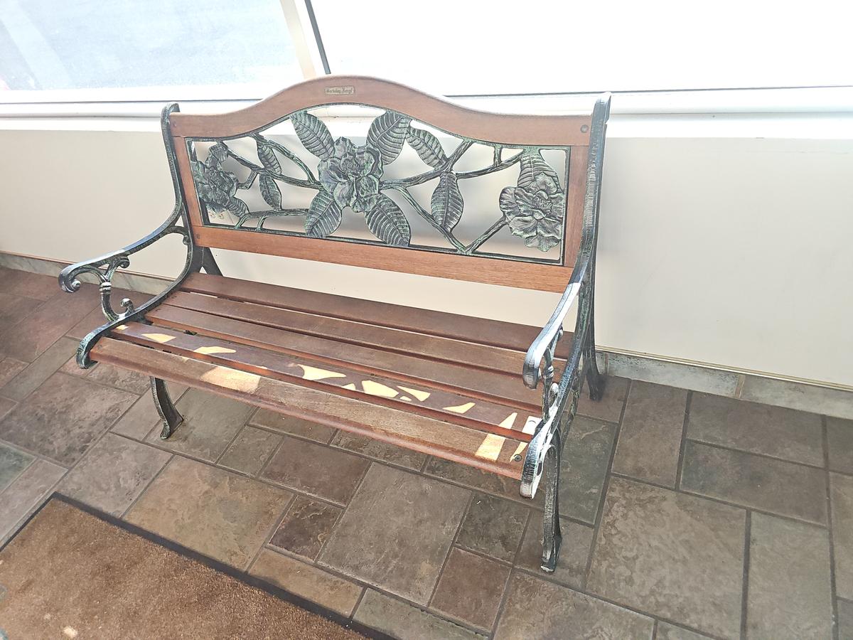 Wooden framed bench 4'