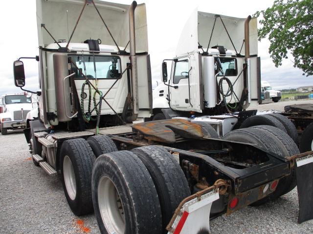 2016 MACK CXU613 Pinnacle Conventional