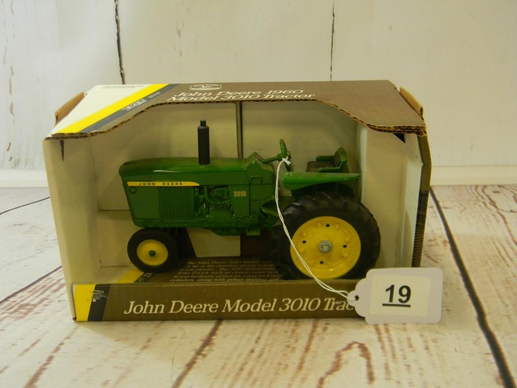 ERTL JOHN DEERE 1960 3010 TRACTOR