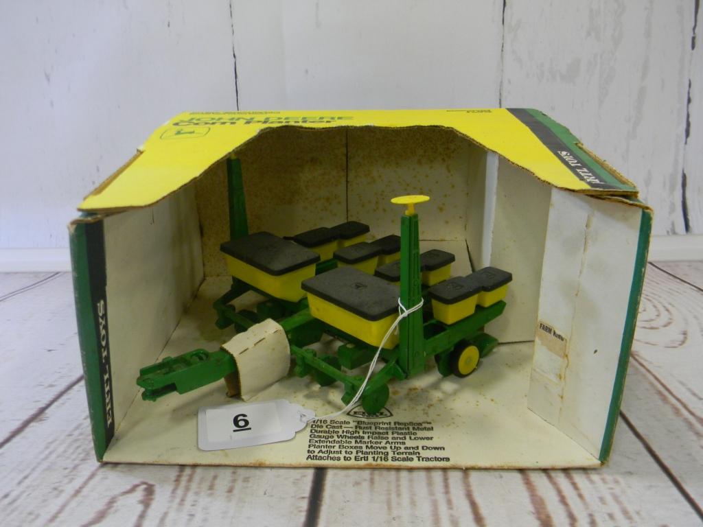 ERTL JOHN DEERE CORN PLANTER