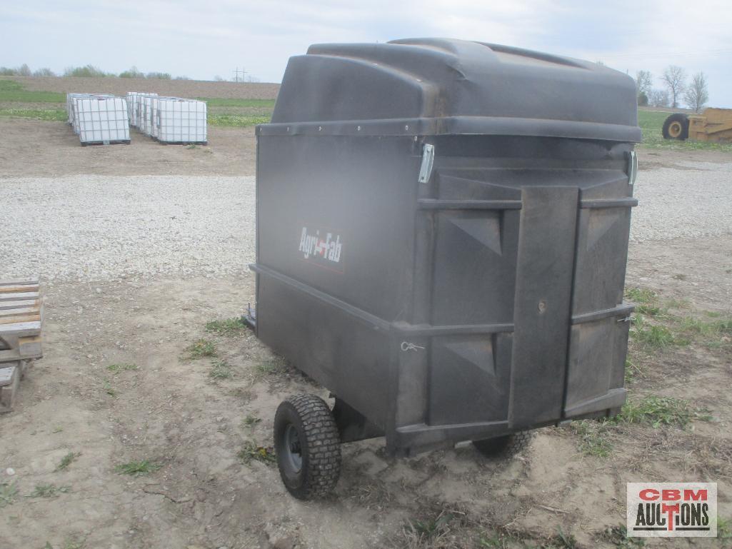 Agri-Fab Pull Behind Grass & Leave Vacuum With 7.5Hp Briggs & Stratton (Seller Said Maybe 10Hrs On