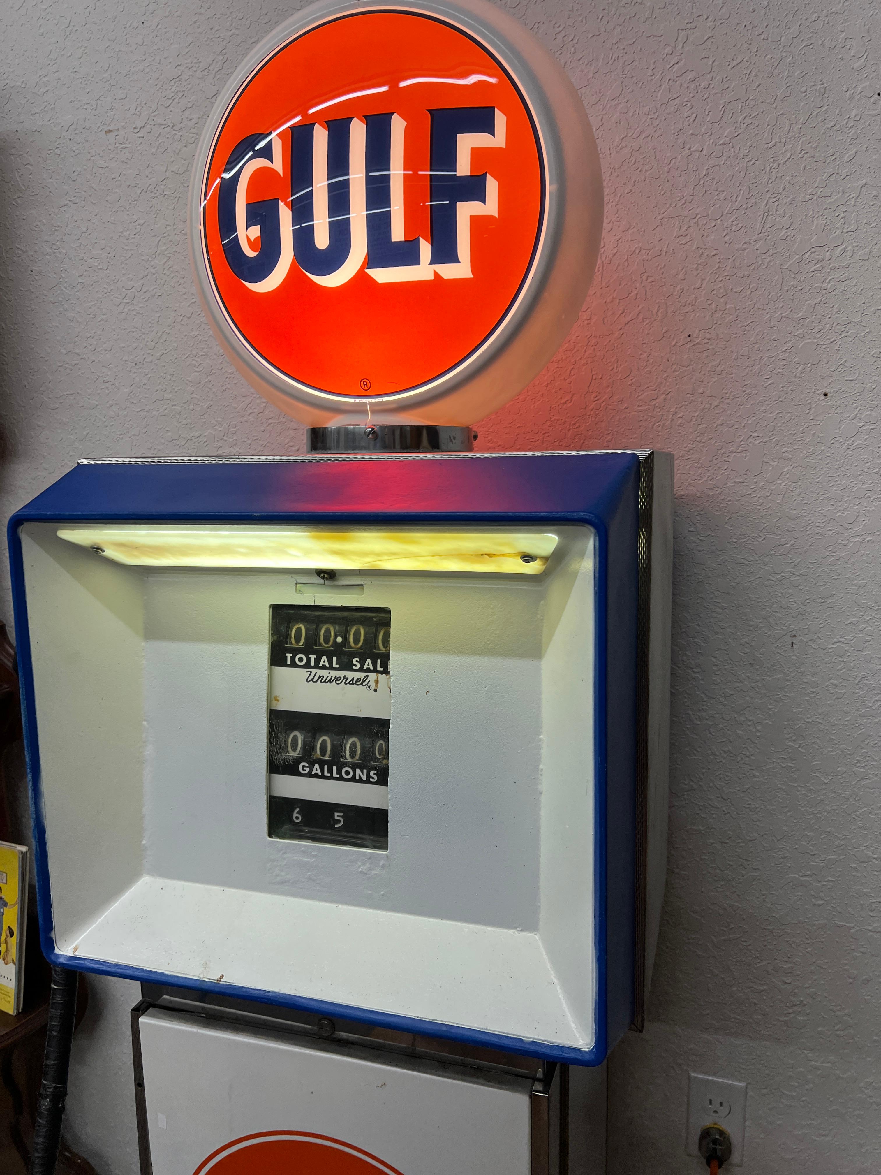 1960s GULF OIL Co. Bennett Model 748 Gas Pump