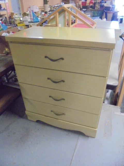 Vintage 4 Drawer Chest of Drawers