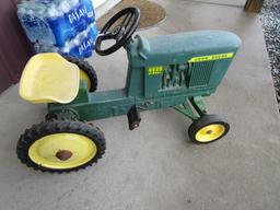 JOHN DEERE 4020 PEDAL TRACTOR