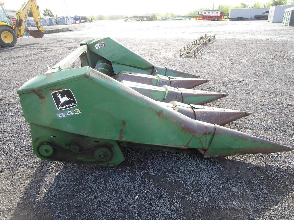 JOHN DEERE 443 CORN HEAD