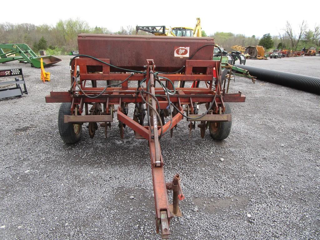 TYE 7' NO-TILL GRAIN DRILL W SMALL SEED BOX