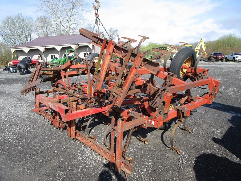 HESSTON 2240 WING FOLD FIELD CULTIVATOR W HARROW