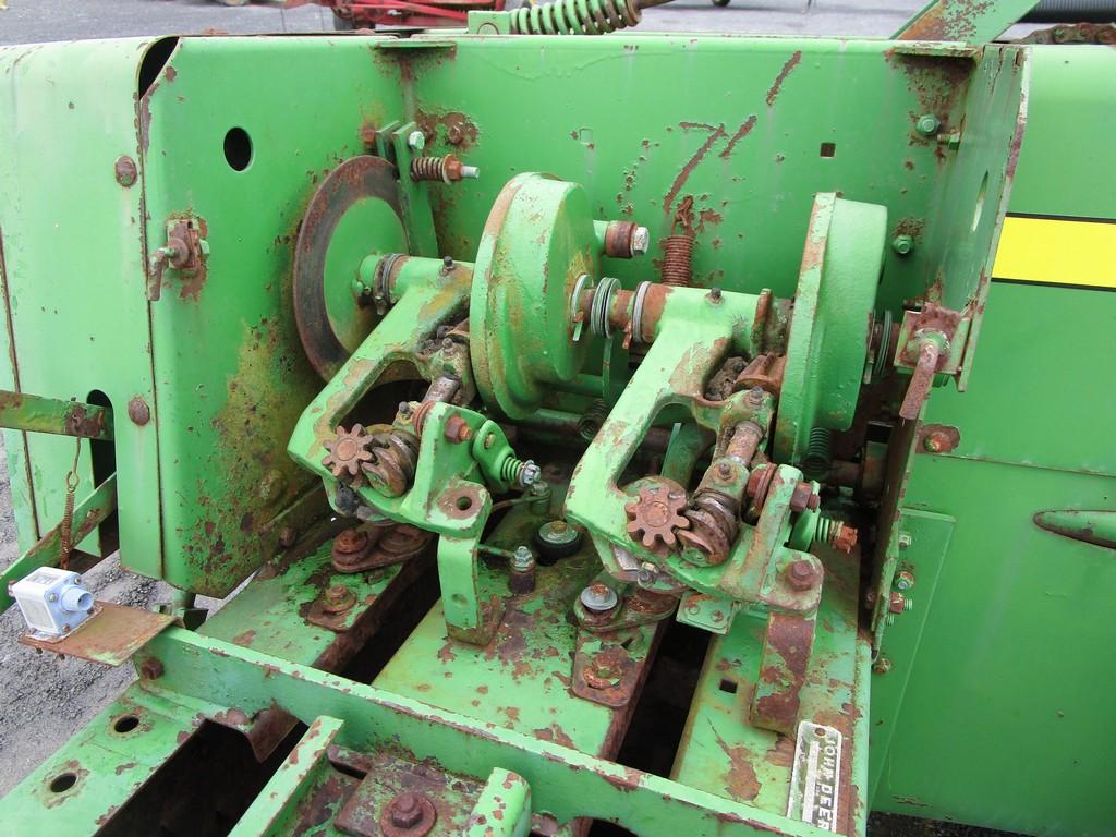 JOHN DEERE 336 SQ BALER