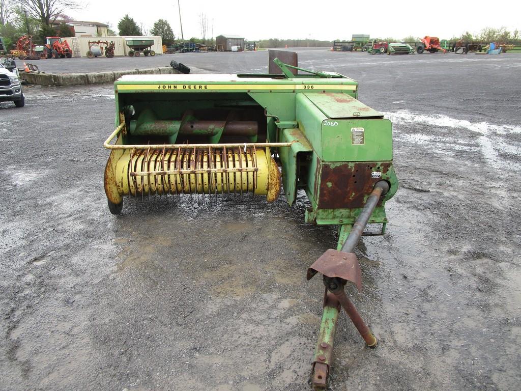 JOHN DEERE 336 SQ BALER