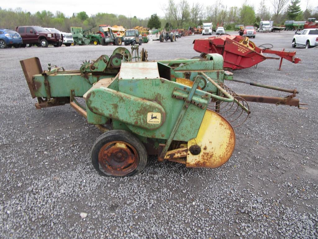 JOHN DEERE 24T SQ BALER