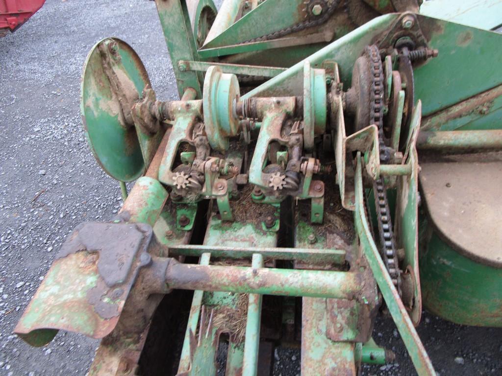 JOHN DEERE 24T SQ BALER