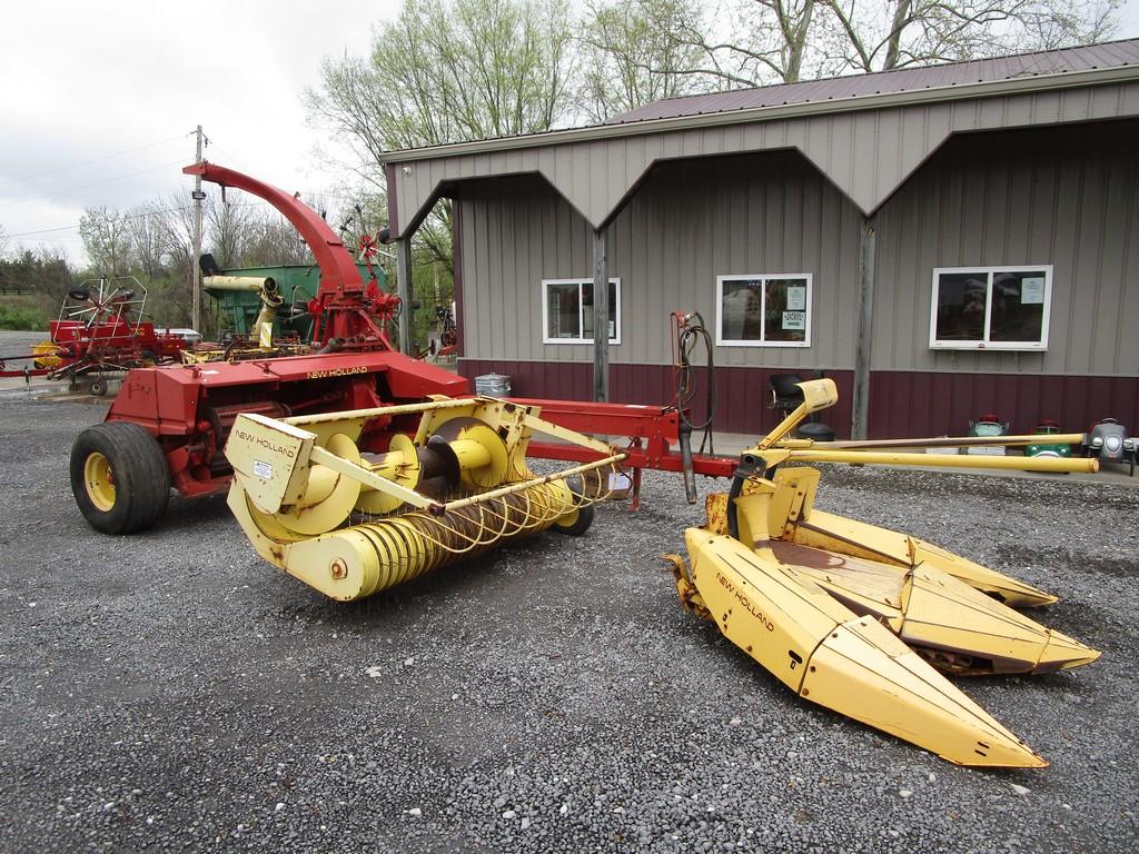 NEW HOLLAND 900 CHOPPER W 824 & 900W HEADS