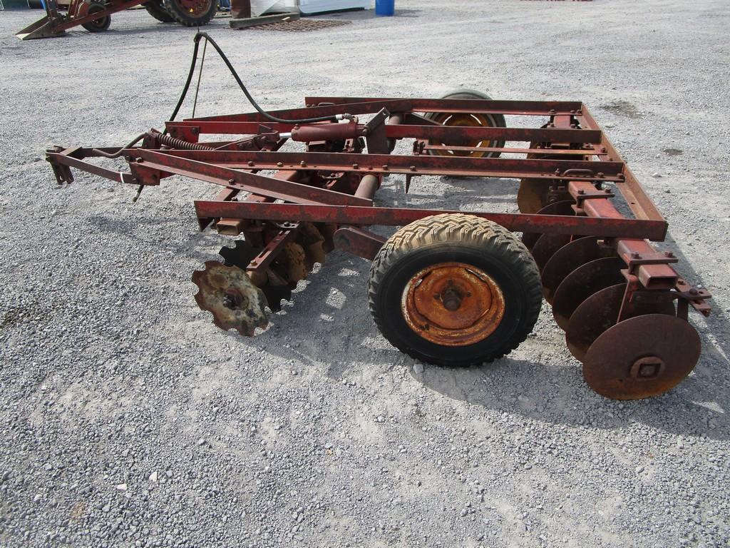 IH 350 8' WHEEL DISC W CYLINDER