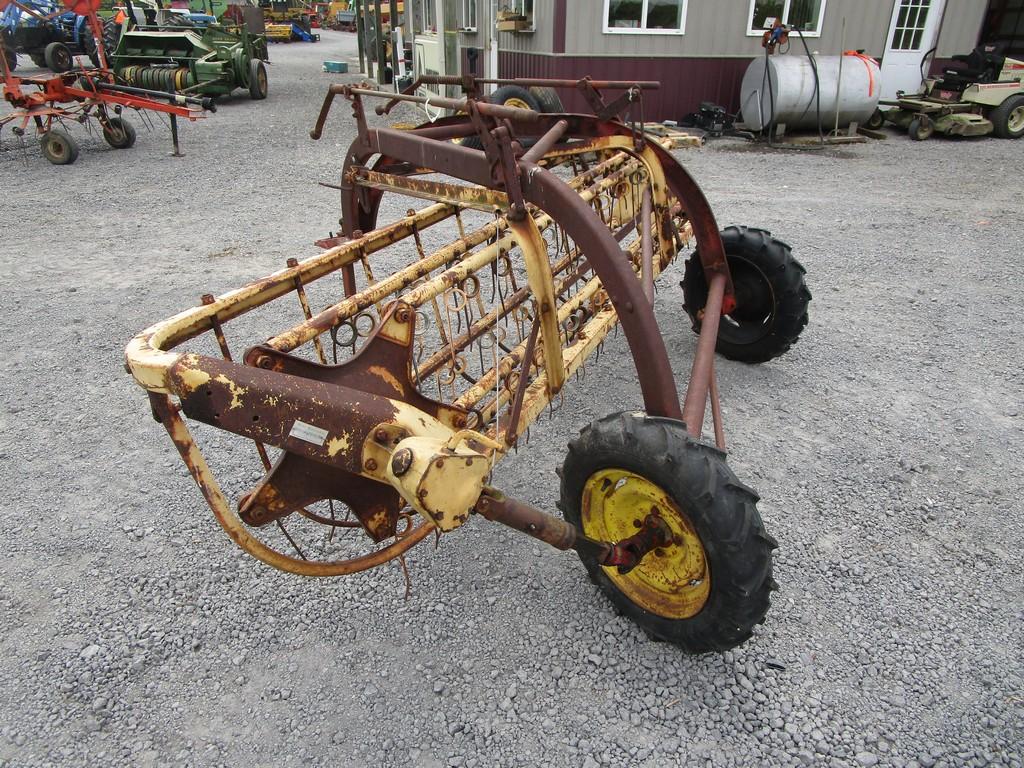 NEW HOLLAND 256 HITCH RAKE