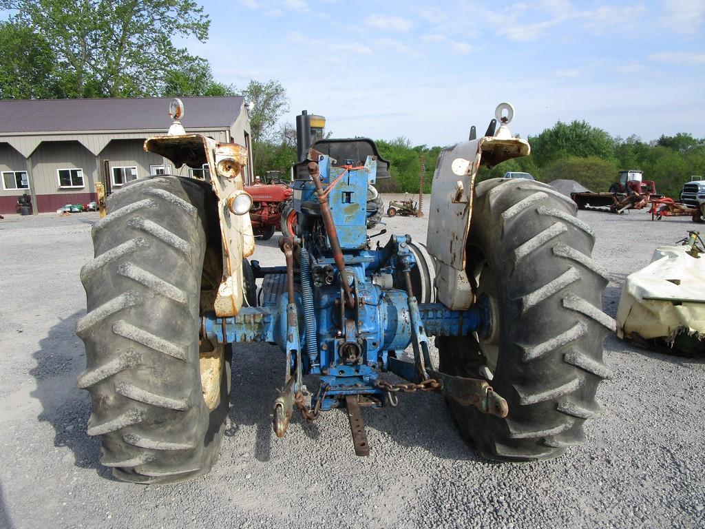 FORD 7600 TRACTOR  W DUAL POWER