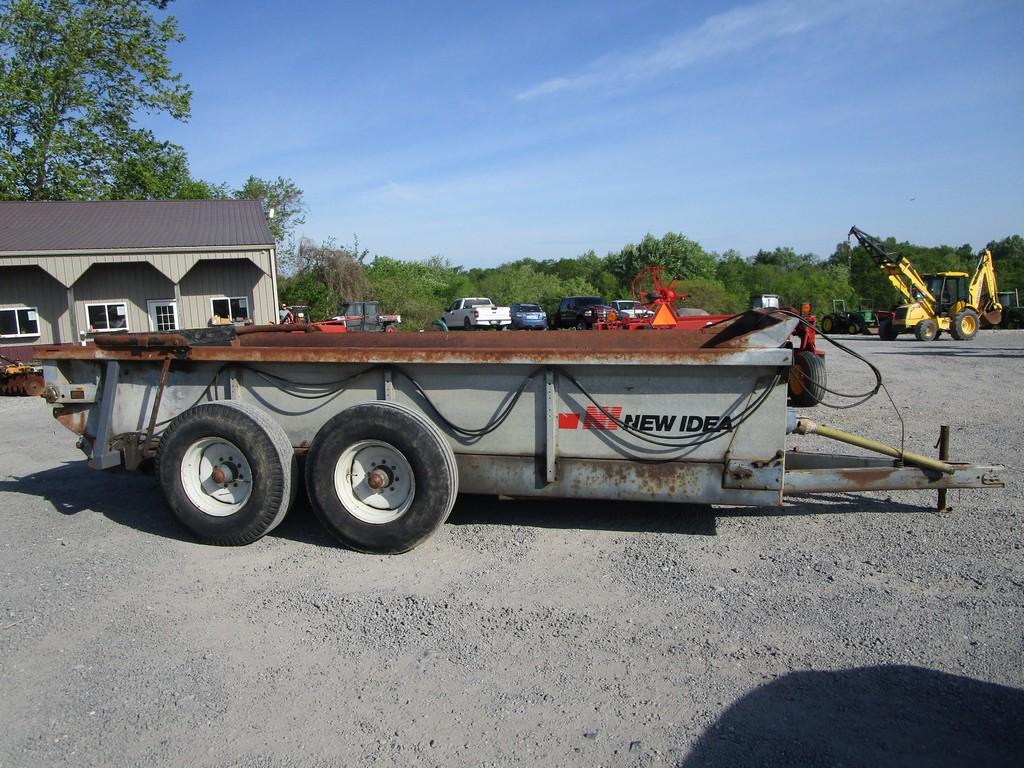 NEW IDEA 3639 TANDEM AXEL SPREADER