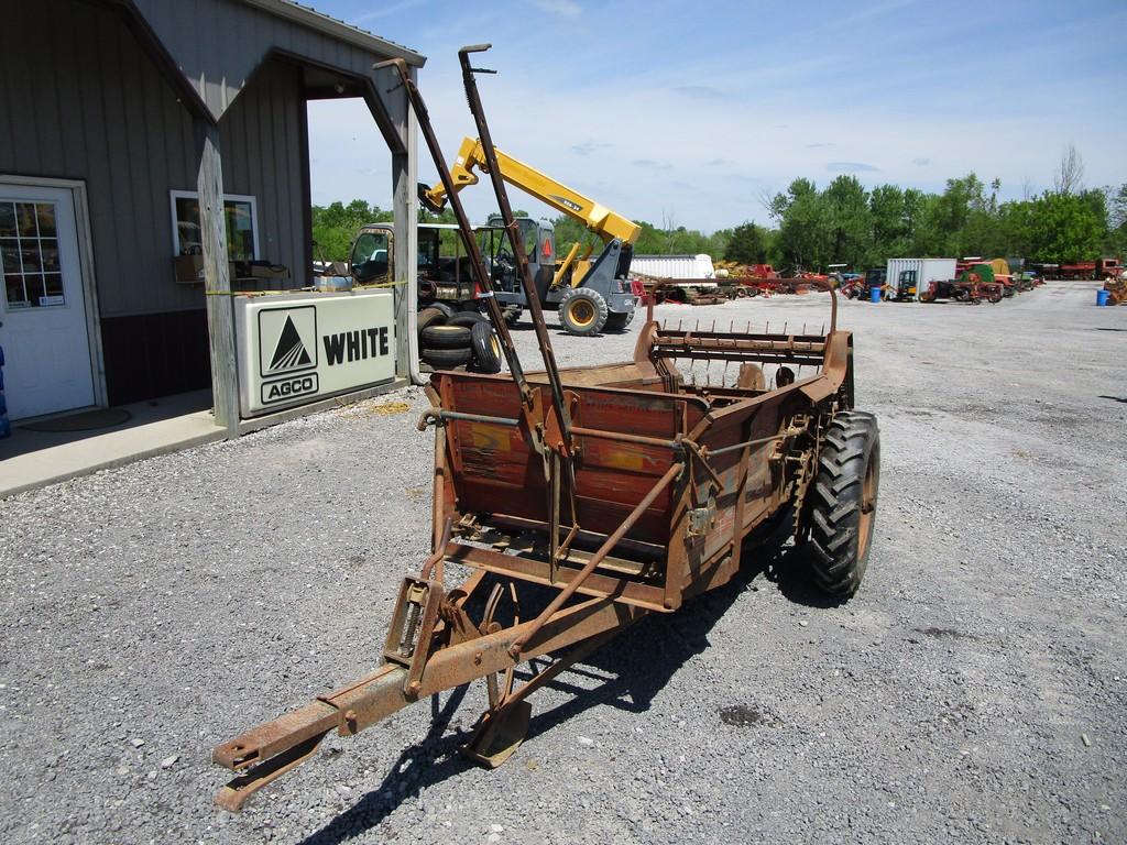 NEW IDEA GROUND DRIVE SPREADER