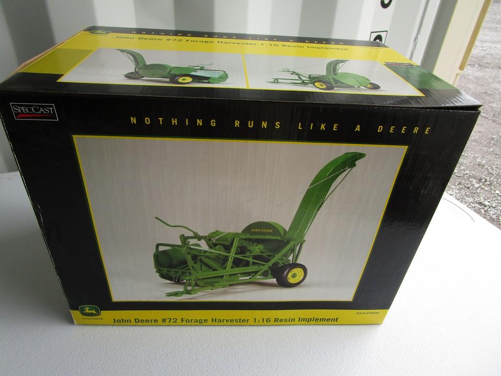 SPECCAST JOHN DEERE #72 FORAGE HARVESTOR RESIN TOY