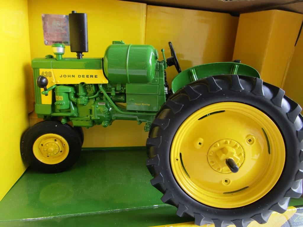 TOY JOHN DEERE 430 LP  TRACTOR