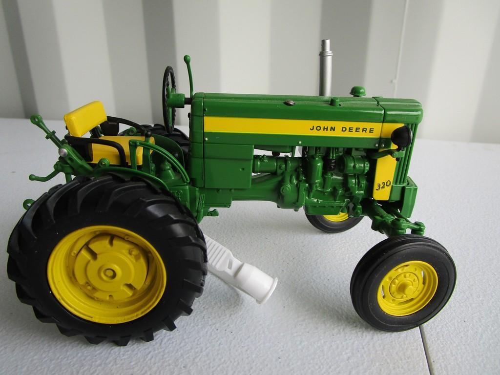 TOY JOHN DEERE 320 TRACTOR