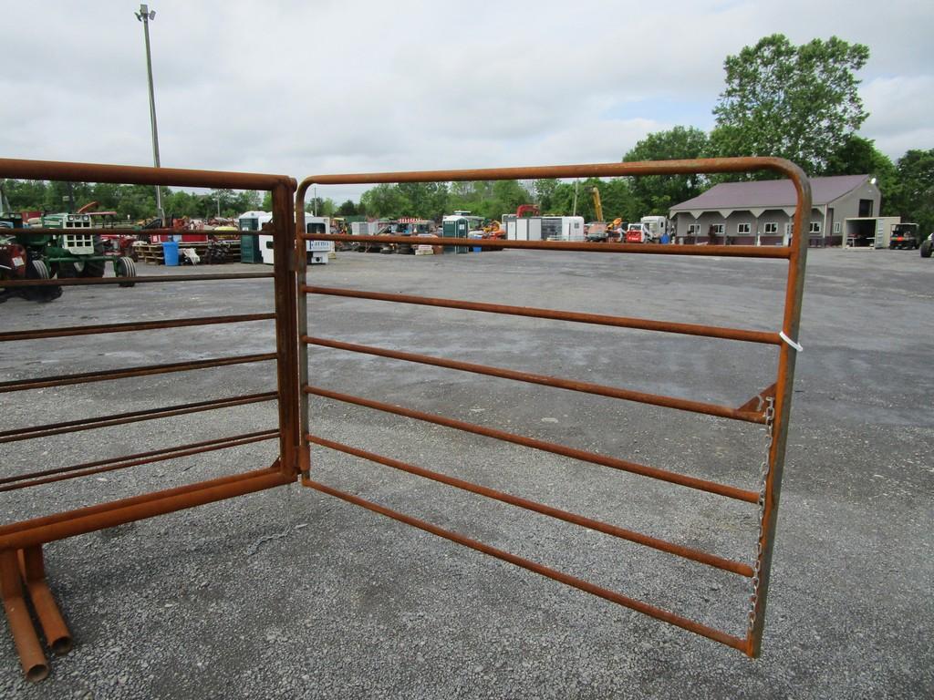 1) 24' FREESTANDING CORRAL PANEL W 6' GATE