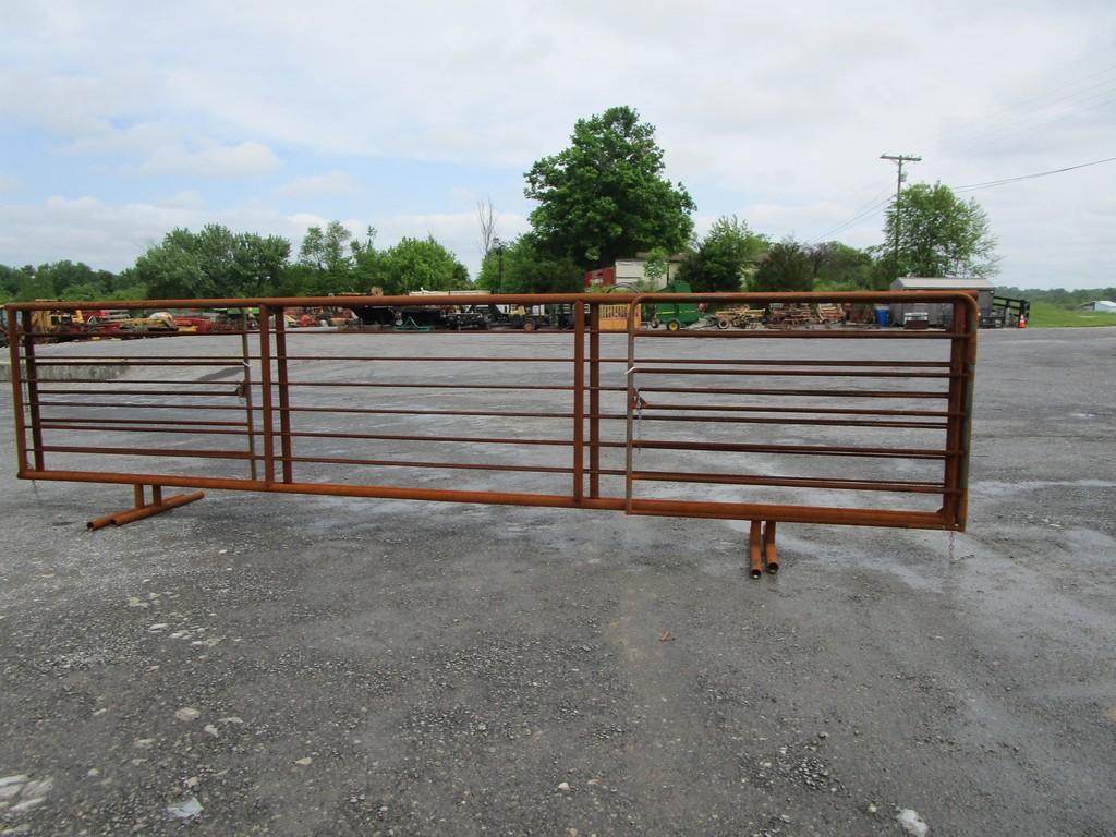 1) 24' FREESTANDING CORRAL PANEL W 6' GATE