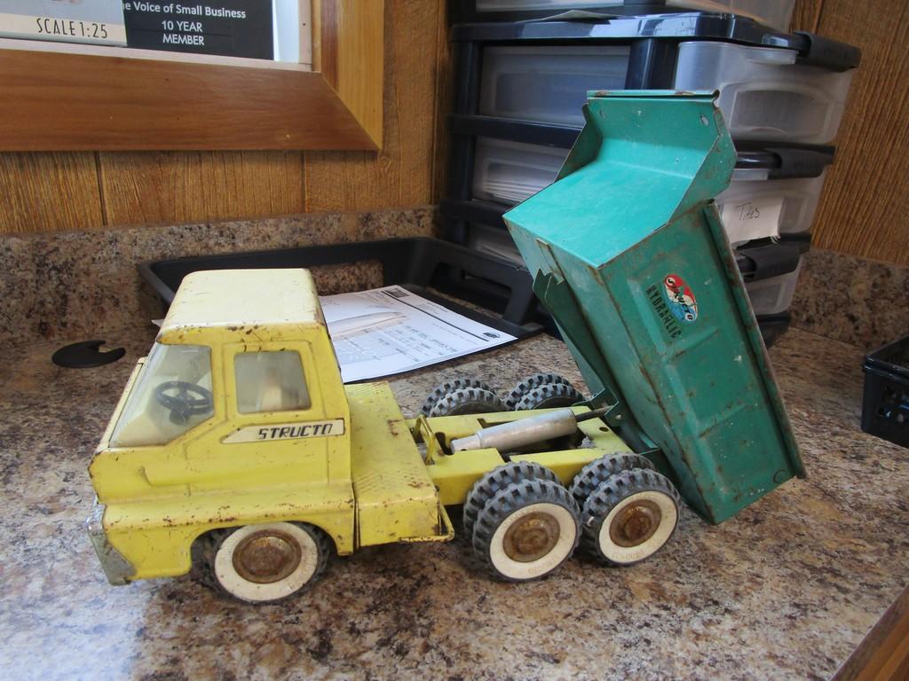 STRUCTO HYD DUMP TRUCK TOY