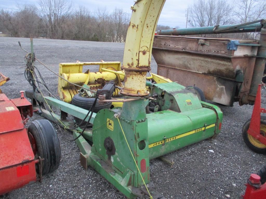 JOHN DEERE 3800 CHOPPER W 2 HEADS