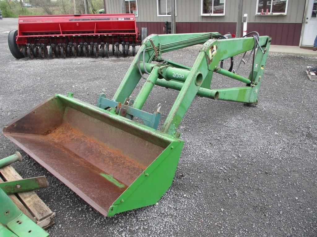 JOHN DEERE 58 LOADER