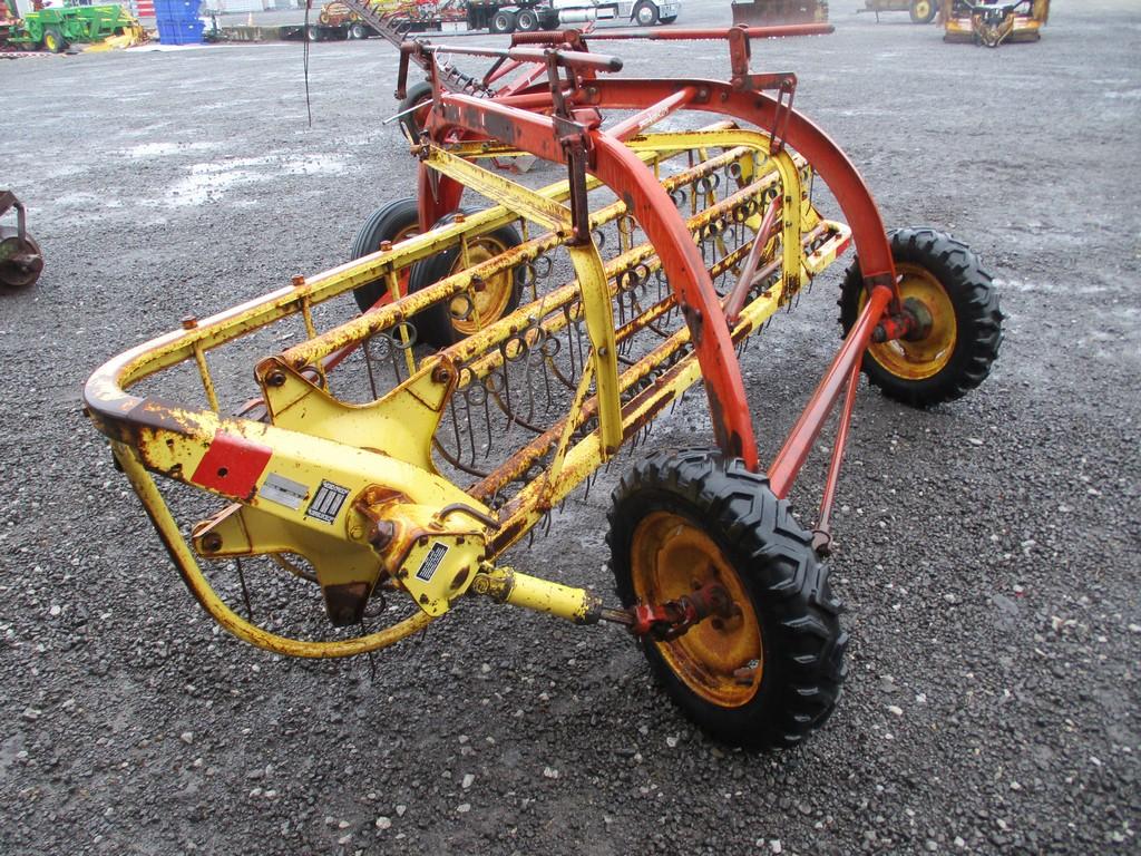 NEW HOLLAND 256 DOLLY RAKE