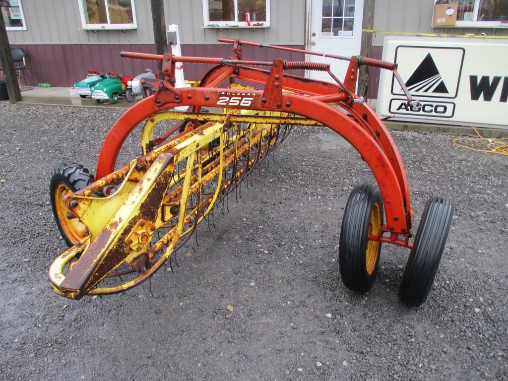 NEW HOLLAND 256 DOLLY RAKE