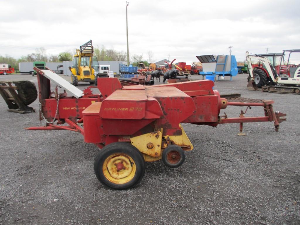 NEW HOLLAND 273 SQ BALER