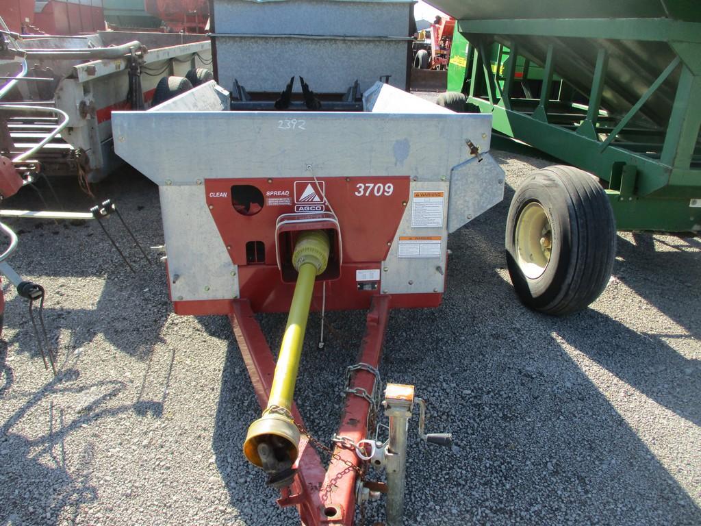 NEW IDEA 3709 MANURE SPREADER