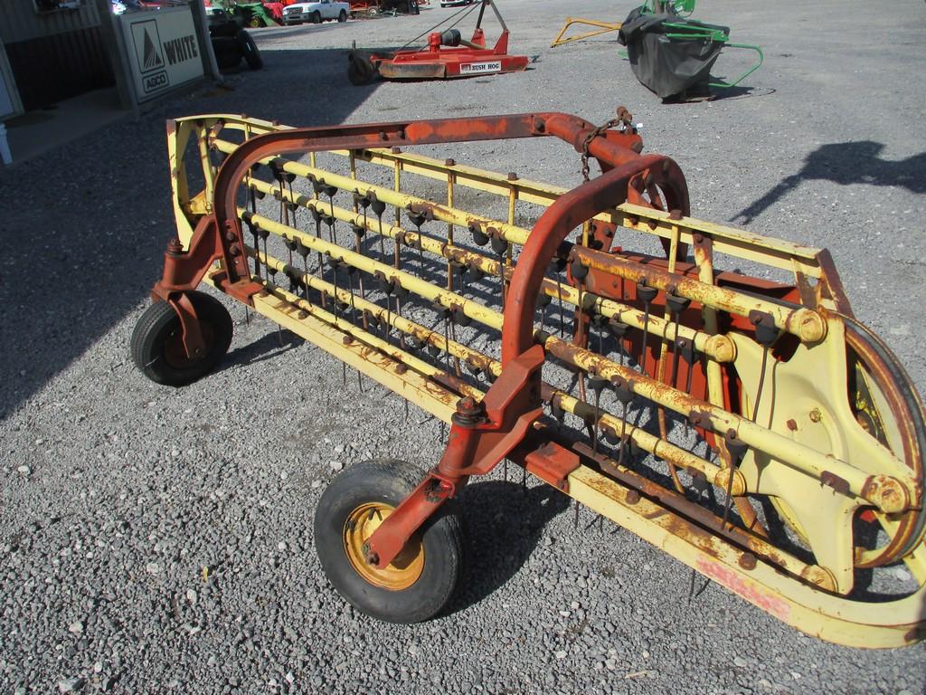 NEW HOLLAND 57 3PT HAY RAKE