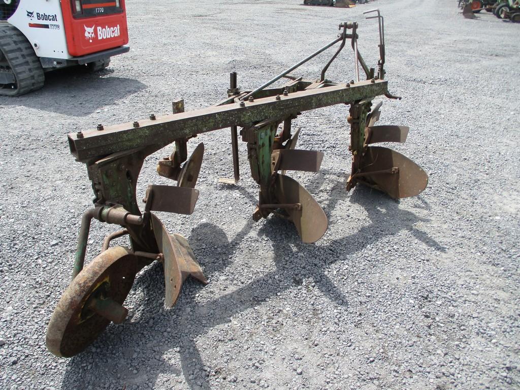 JOHN DEERE 3X PLOW