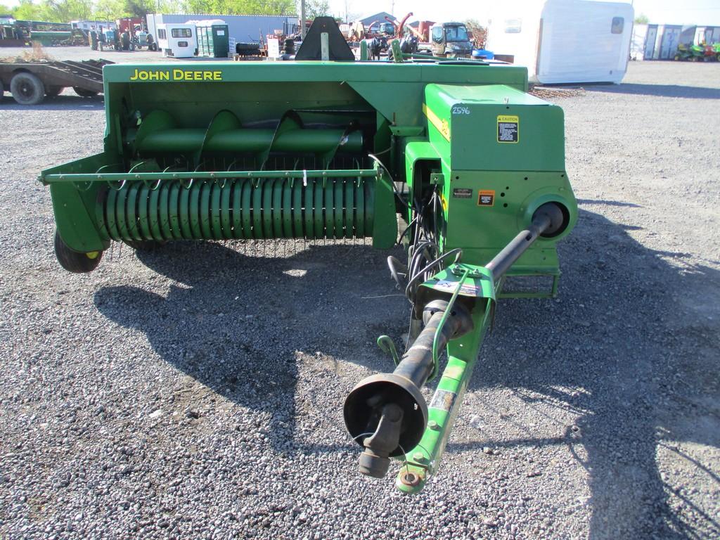 JOHN DEERE 348 SQ BALER