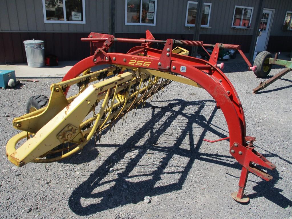 NEW HOLLAND 256 HITCH RAKE