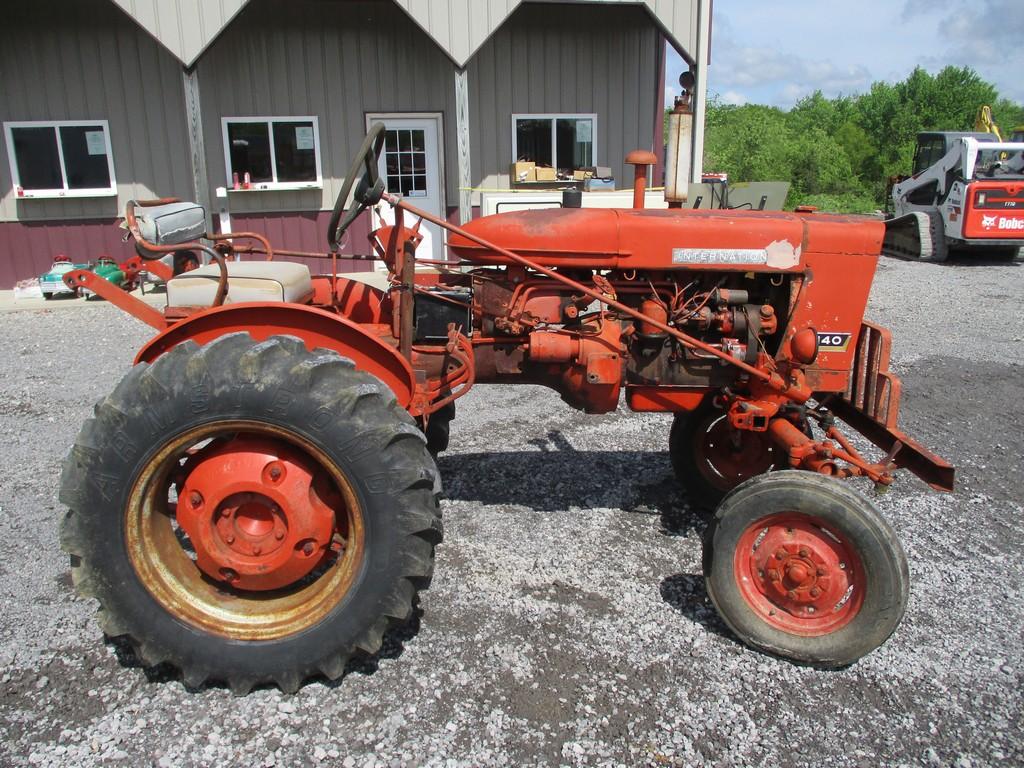 INTERNATIONAL 140 TRACTOR